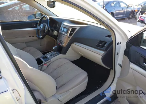 2013 Subaru Outback 2.5I Premium z USA, uszkodzony, nr VIN 4S4BRCCC7D3267528